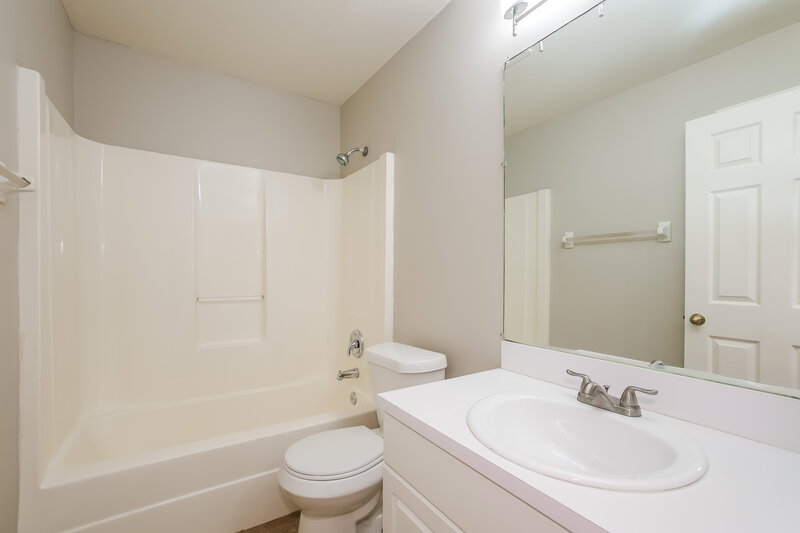 1,835/Mo, 1718 SW 12th Ter Cape Coral, FL 33991 Bathroom View