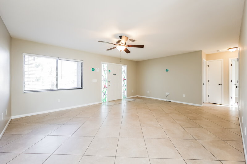 1,825/Mo, 4208 SE 9th Ave Cape Coral, FL 33904 Living Room View 2