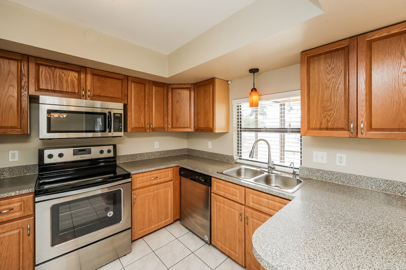 1,825/Mo, 4208 SE 9th Ave Cape Coral, FL 33904 Kitchen View