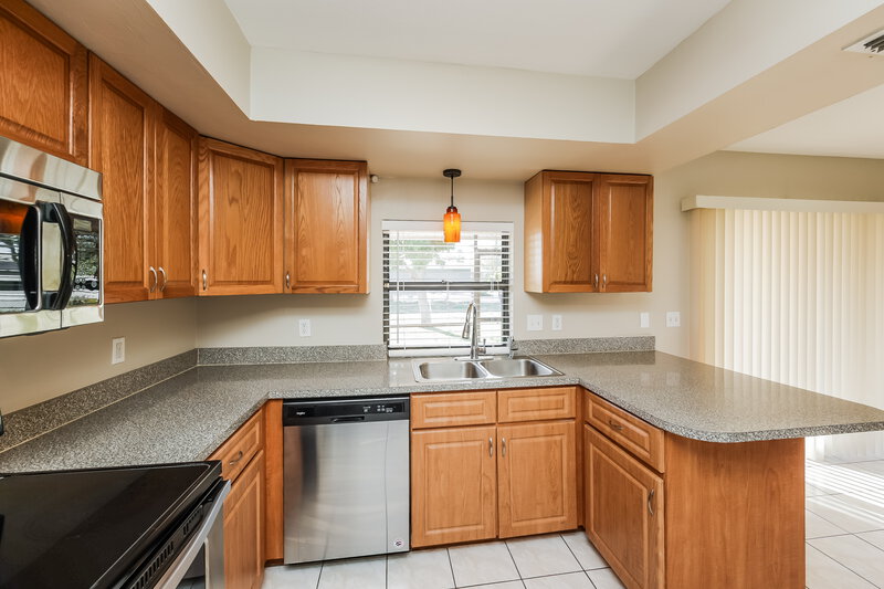 1,825/Mo, 4208 SE 9th Ave Cape Coral, FL 33904 Kitchen View 2