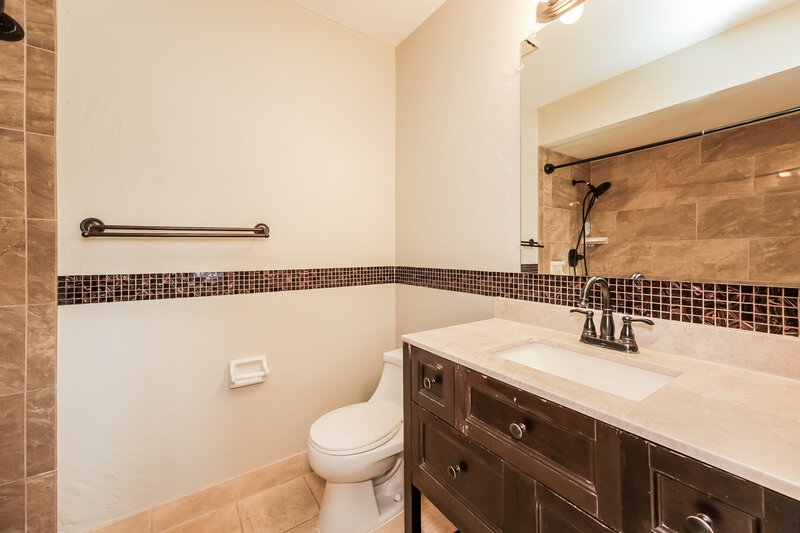 1,825/Mo, 4208 SE 9th Ave Cape Coral, FL 33904 Main Bathroom View