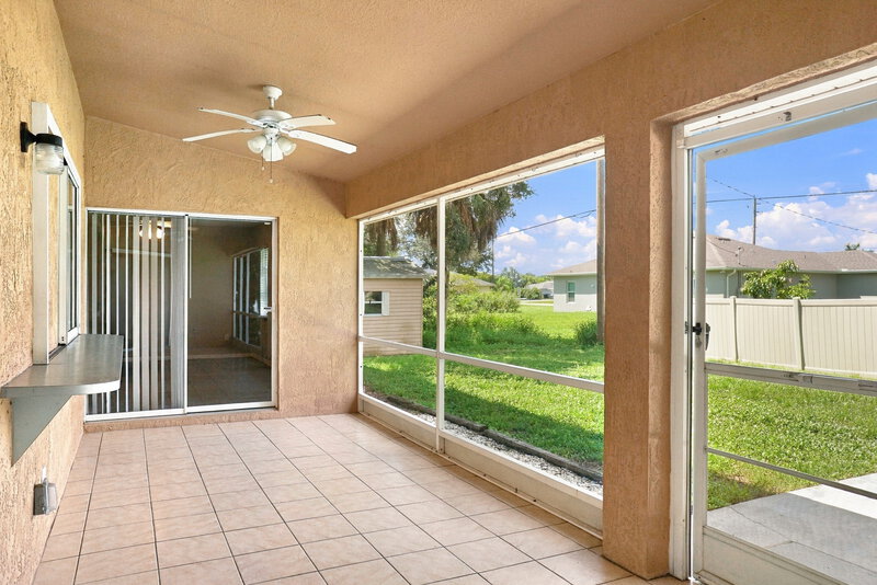 1,850/Mo, 2821 Logsdon St North Port, FL 34287 Sun Room View