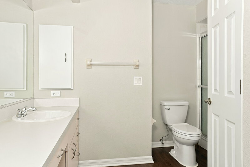 1,850/Mo, 2821 Logsdon St North Port, FL 34287 Primary Bathroom View