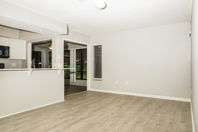2,180/Mo, 609 McArthur Ave Sarasota, FL 34243 Living Room View