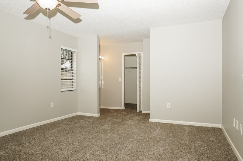 2,180/Mo, 609 McArthur Ave Sarasota, FL 34243 Main Bedroom View