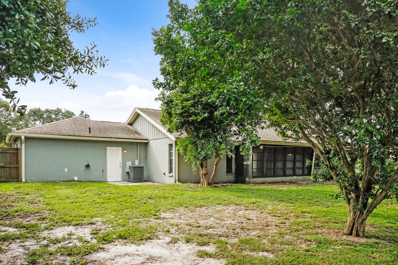 2,180/Mo, 609 McArthur Ave Sarasota, FL 34243 Rear View