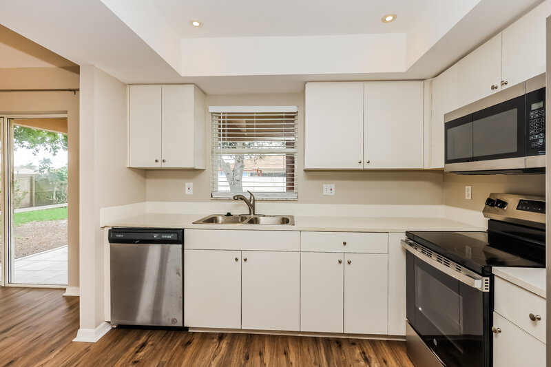 1,850/Mo, 3412 SW Santa Barbara Pl Cape Coral, FL 33914 Kitchen View 2