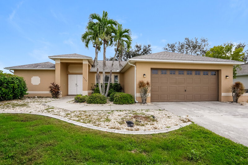 2,220/Mo, 3729 SW 1st Pl Cape Coral, FL 33914 External View