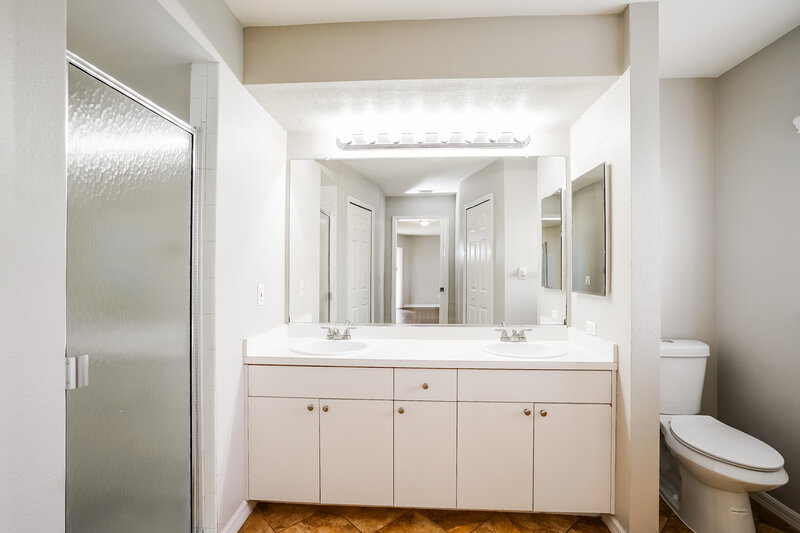 2,220/Mo, 3729 SW 1st Pl Cape Coral, FL 33914 Main Bathroom View