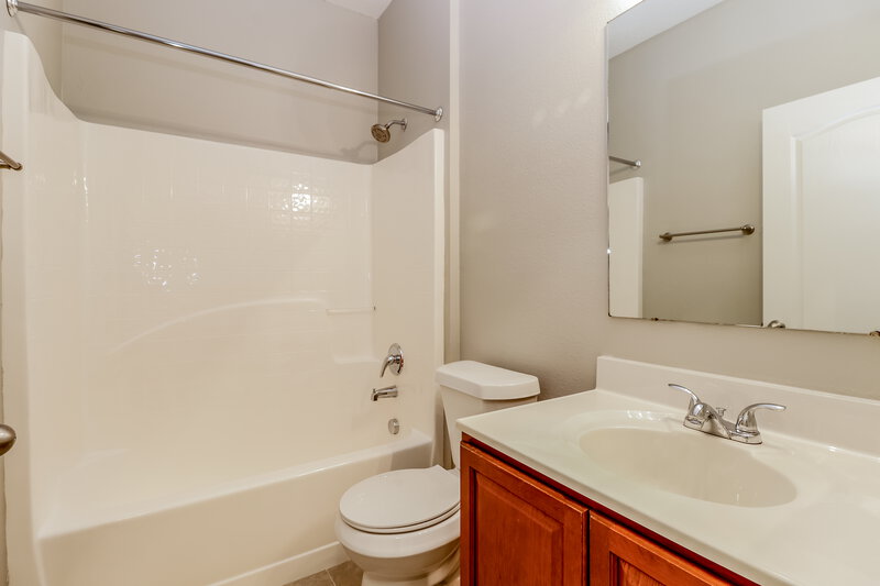 2,250/Mo, 3308 98th St E Palmetto, FL 34221 Master Bathroom View