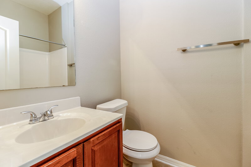 2,250/Mo, 3308 98th St E Palmetto, FL 34221 Bathroom View