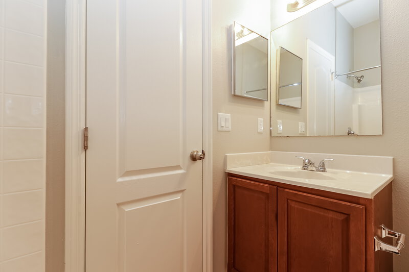 2,250/Mo, 3308 98th St E Palmetto, FL 34221 Bathroom View 2