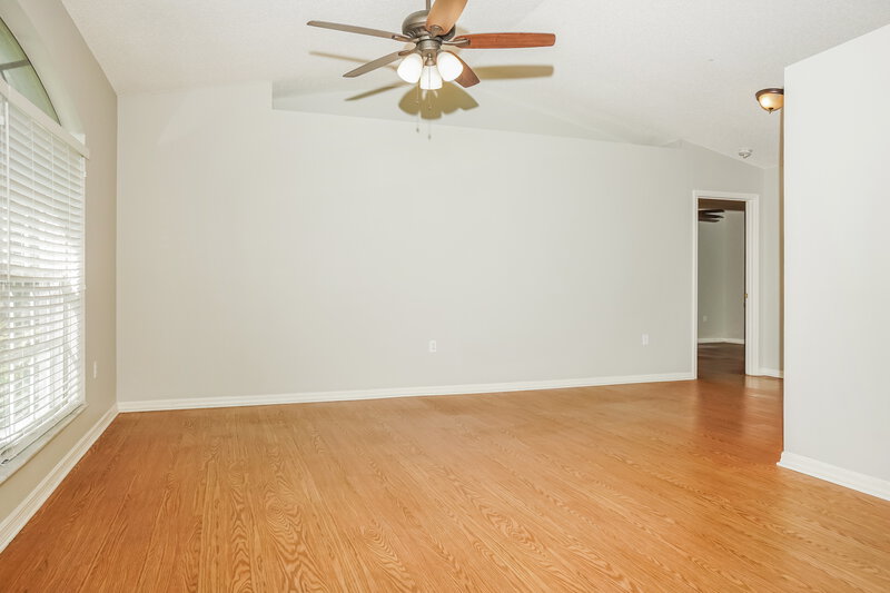 2,220/Mo, 2870 56th Ave Cir E Bradenton, FL 34203 Living Room View 2