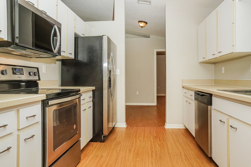 2,220/Mo, 2870 56th Ave Cir E Bradenton, FL 34203 Kitchen View 2