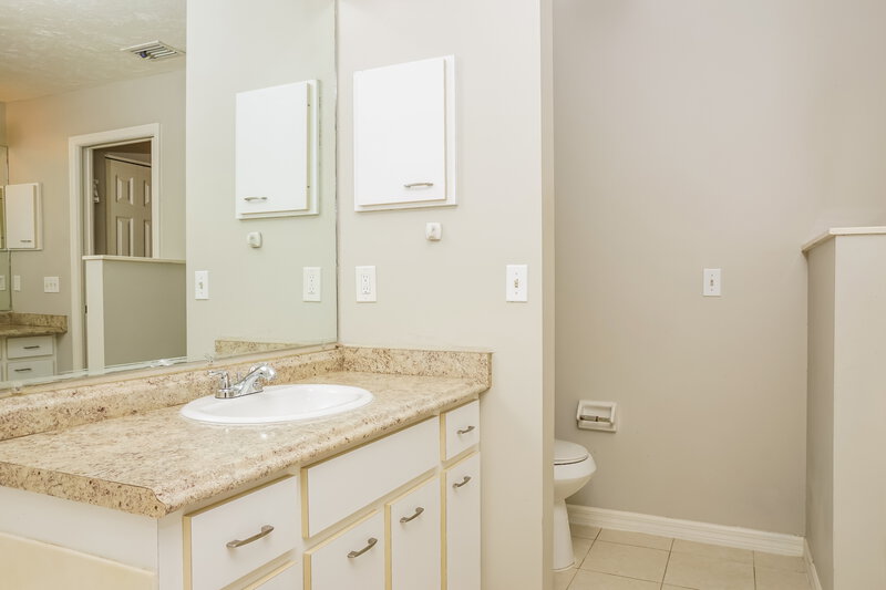 2,220/Mo, 2870 56th Ave Cir E Bradenton, FL 34203 Main Bathroom View