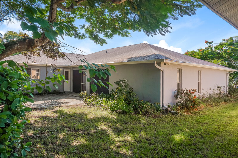 2,220/Mo, 2870 56th Ave Cir E Bradenton, FL 34203 Rear View