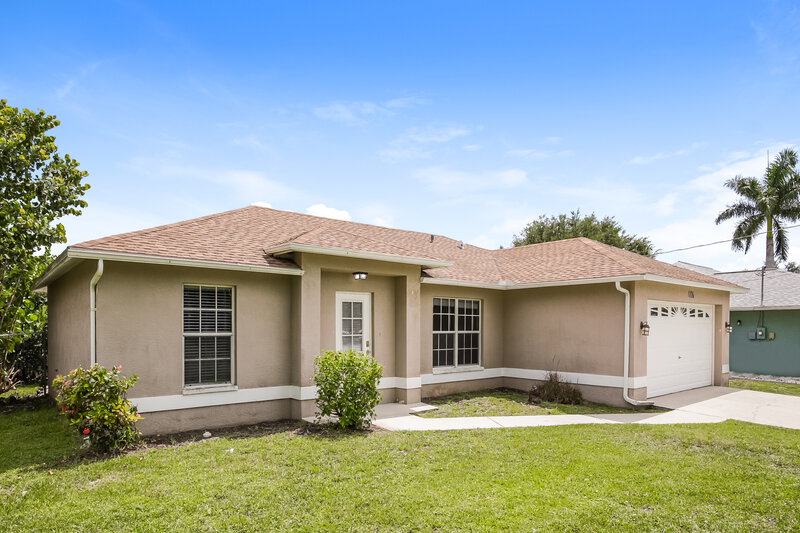 2,800/Mo, 1726 SW 22nd St Cape Coral, FL 33991 Front View