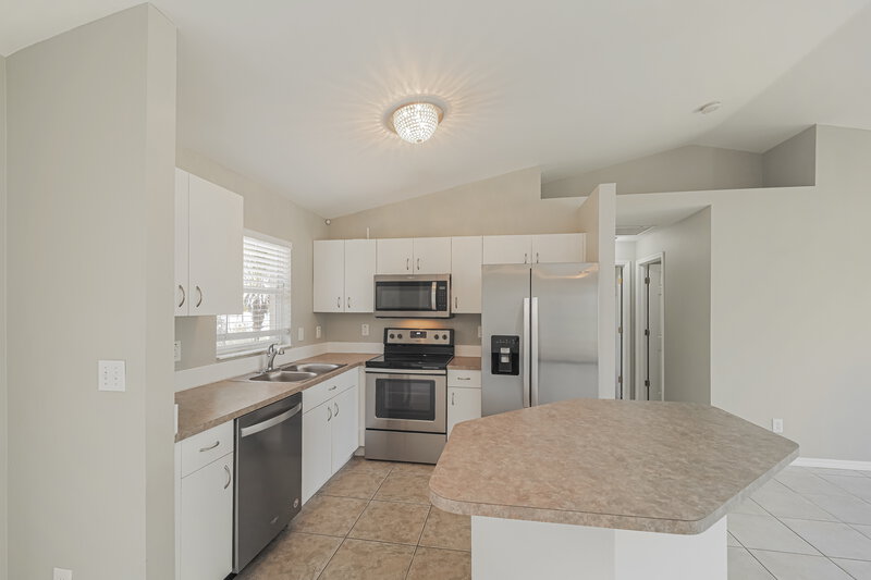 1,880/Mo, 1726 SW 22nd St Cape Coral, FL 33991 Kitchen View