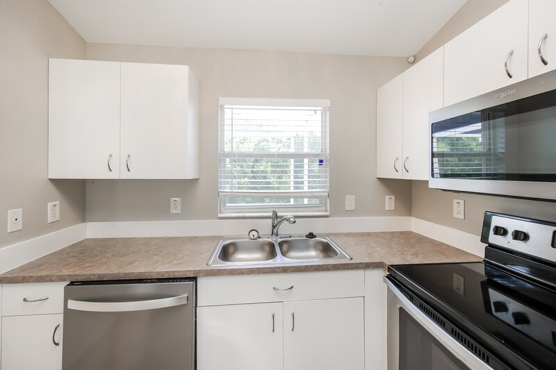 2,800/Mo, 1726 SW 22nd St Cape Coral, FL 33991 Kitchen View 2