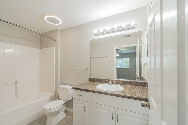 1,880/Mo, 1726 SW 22nd St Cape Coral, FL 33991 Main Bathroom View