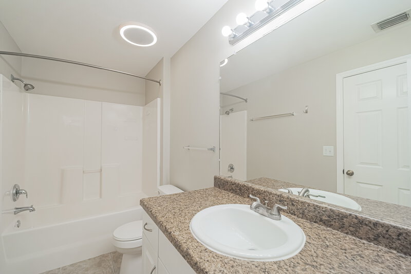 1,880/Mo, 1726 SW 22nd St Cape Coral, FL 33991 Main Bathroom View 2