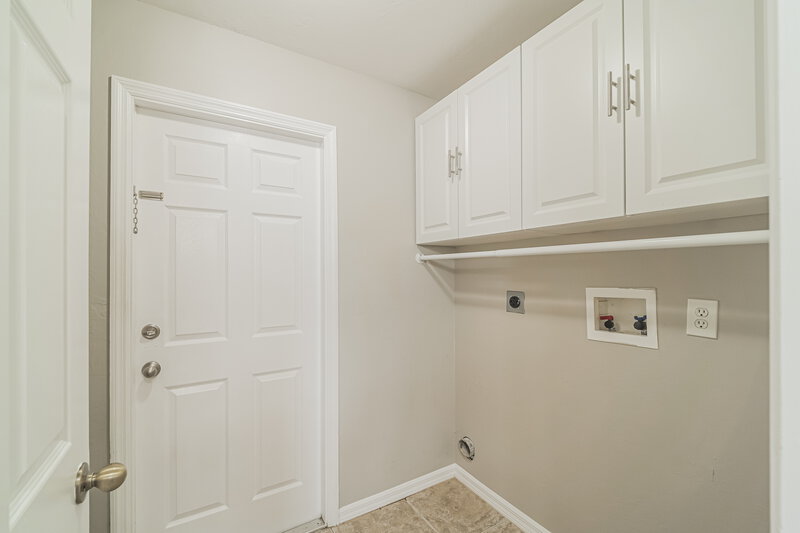1,880/Mo, 1726 SW 22nd St Cape Coral, FL 33991 Laundry Room View