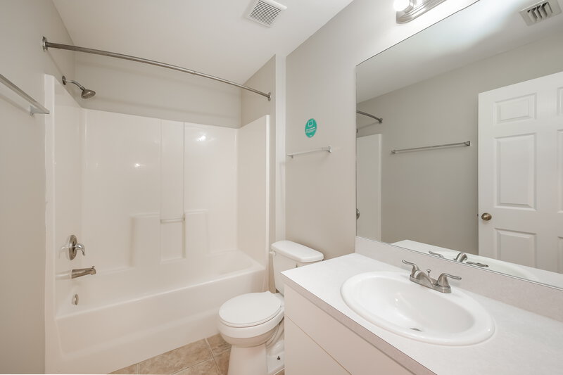 2,800/Mo, 1726 SW 22nd St Cape Coral, FL 33991 Bathroom View