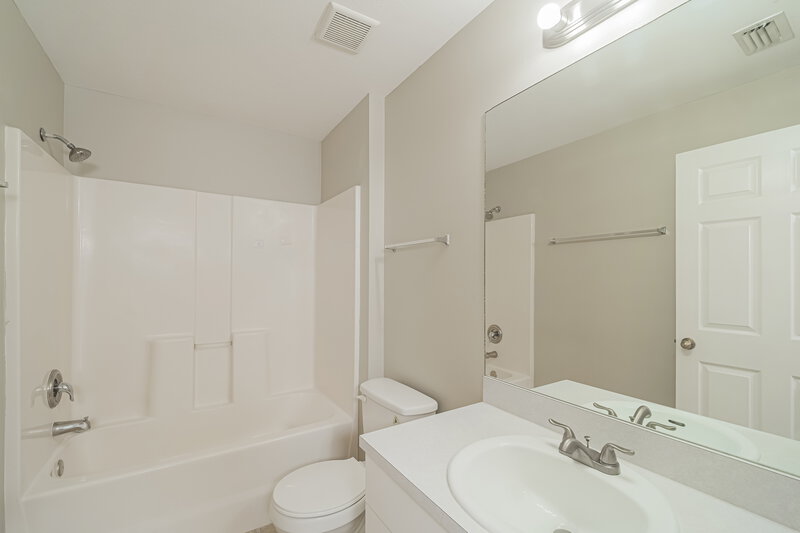 1,880/Mo, 1726 SW 22nd St Cape Coral, FL 33991 Bathroom View