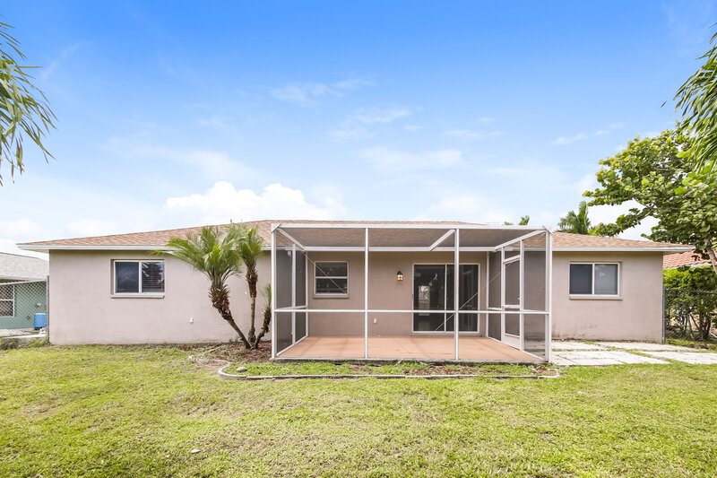 2,800/Mo, 1726 SW 22nd St Cape Coral, FL 33991 Rear View