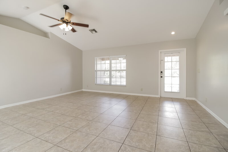 2,430/Mo, 1018 SW 9th Ct Cape Coral, FL 33991 Living Room View