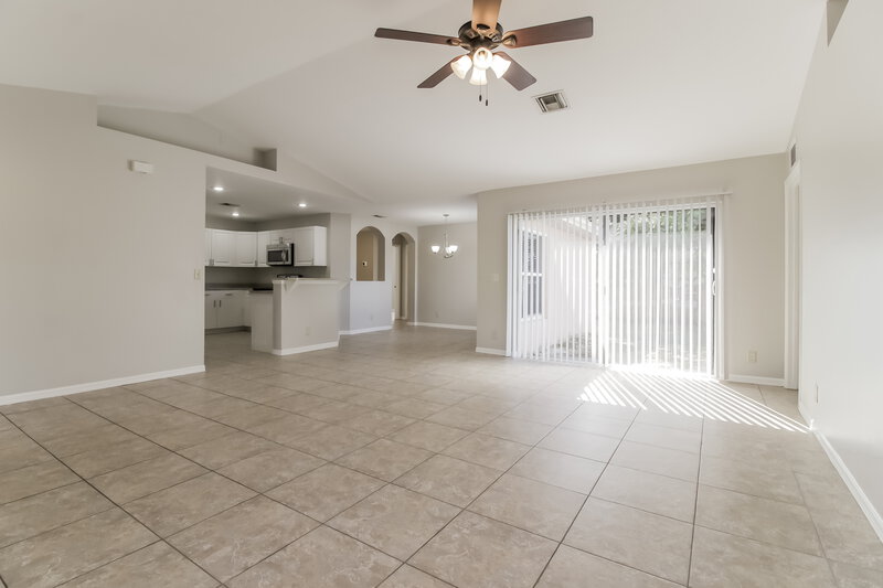 2,430/Mo, 1018 SW 9th Ct Cape Coral, FL 33991 Living Room View 2