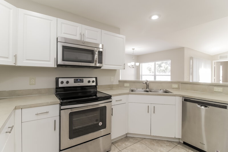 2,430/Mo, 1018 SW 9th Ct Cape Coral, FL 33991 Kitchen View 2