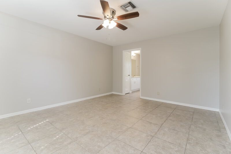 2,430/Mo, 1018 SW 9th Ct Cape Coral, FL 33991 Main Bedroom View