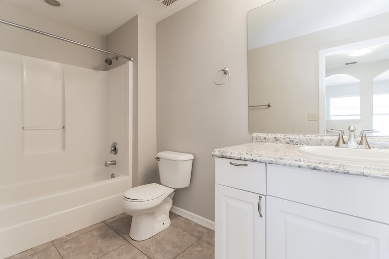 2,430/Mo, 1018 SW 9th Ct Cape Coral, FL 33991 Bathroom View