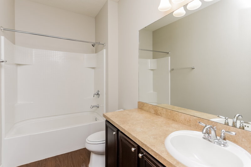 2,605/Mo, 5415 105th Ter E Parrish, FL 34219 Main Bathroom View 2