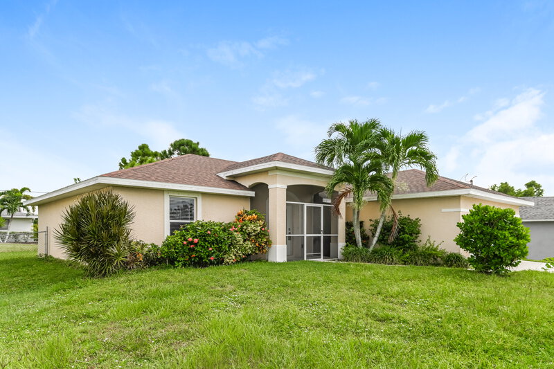 1,750/Mo, 117 SW 22nd Ter Cape Coral, FL 33991 Front View