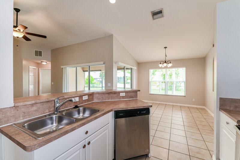1,750/Mo, 117 SW 22nd Ter Cape Coral, FL 33991 Kitchen View 2