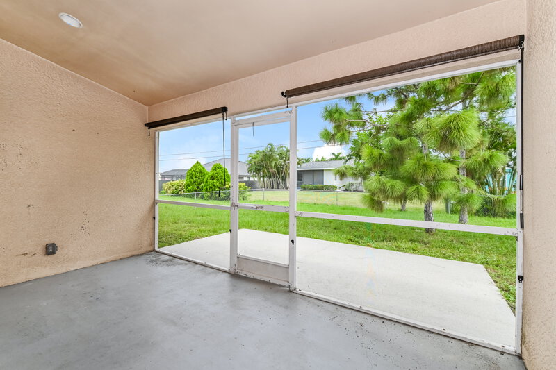 1,750/Mo, 117 SW 22nd Ter Cape Coral, FL 33991 Sun Room View