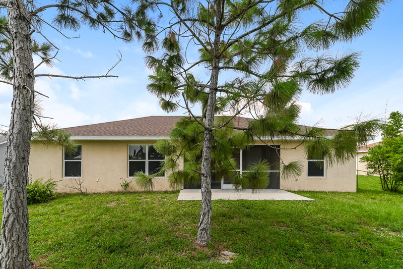 1,750/Mo, 117 SW 22nd Ter Cape Coral, FL 33991 Rear View