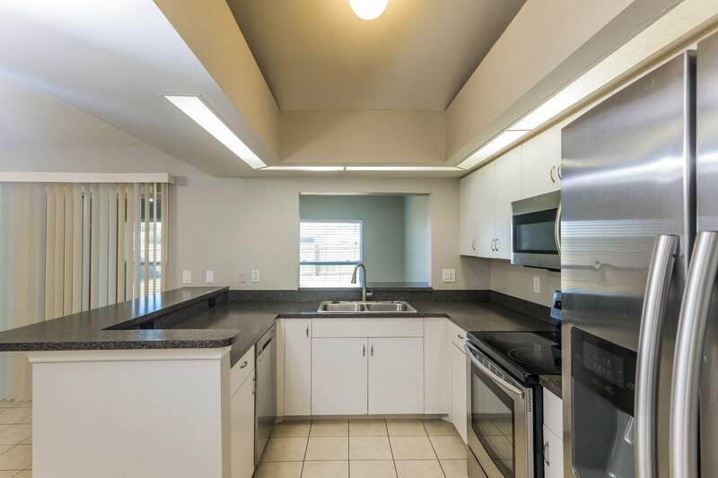 1,730/Mo, 16 NE 20th Ct Cape Coral, FL 33909 Kitchen View