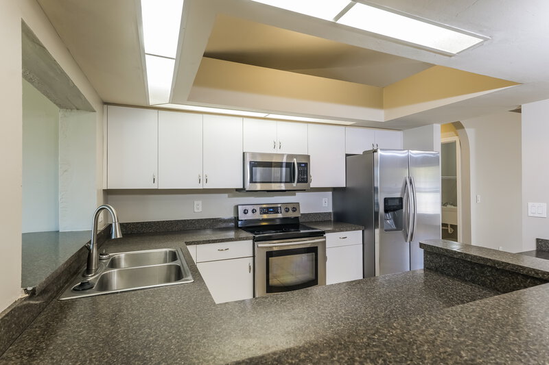 1,730/Mo, 16 NE 20th Ct Cape Coral, FL 33909 Kitchen View 2