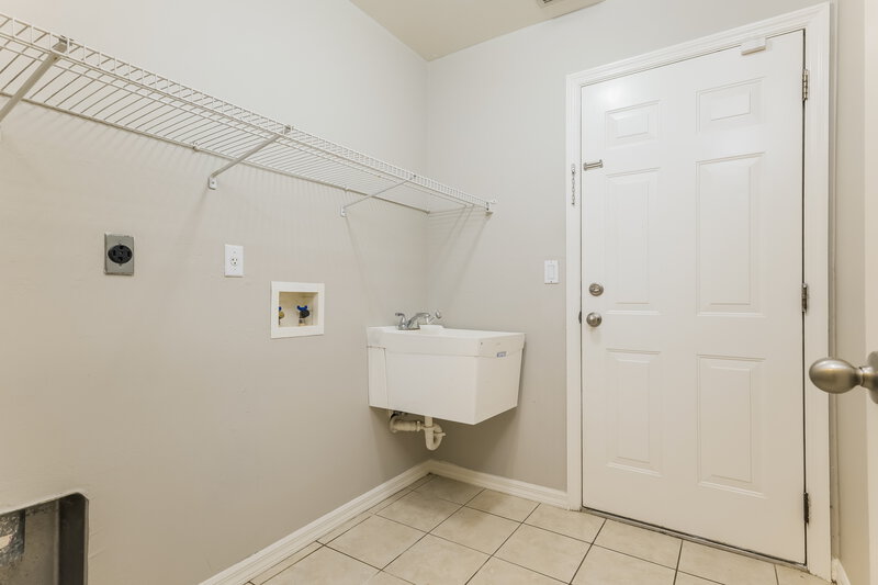 1,730/Mo, 16 NE 20th Ct Cape Coral, FL 33909 Laundry Room View