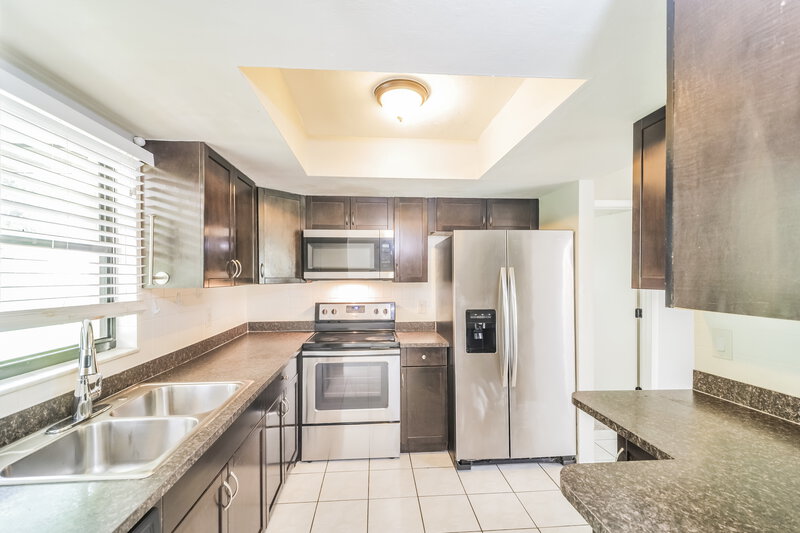 1,625/Mo, 1138 SE 13th St Cape Coral, FL 33990 Kitchen View