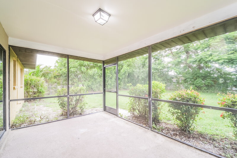 1,625/Mo, 1138 SE 13th St Cape Coral, FL 33990 Sun Room View
