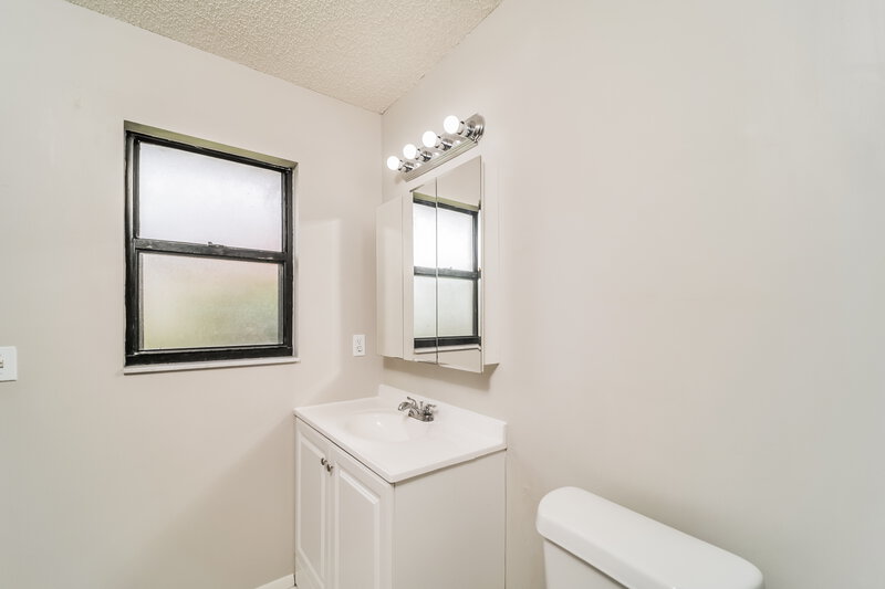 1,625/Mo, 1138 SE 13th St Cape Coral, FL 33990 Bathroom View 2