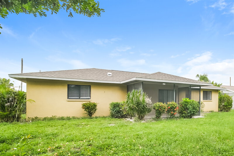 1,625/Mo, 1138 SE 13th St Cape Coral, FL 33990 Rear View