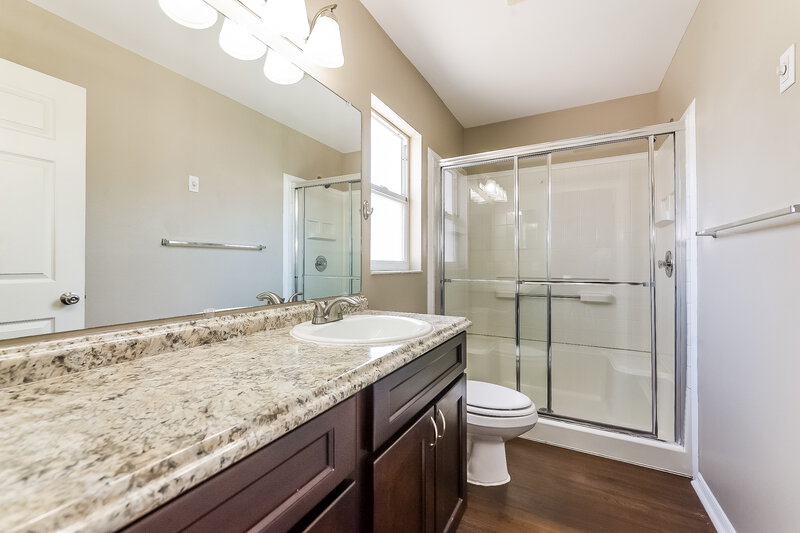 2,695/Mo, 301 112 St E Bradenton, FL 34212 Main Bathroom View