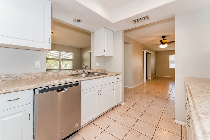 3,070/Mo, 344 Sunnyside Dr Venice, FL 34293 Kitchen View 2