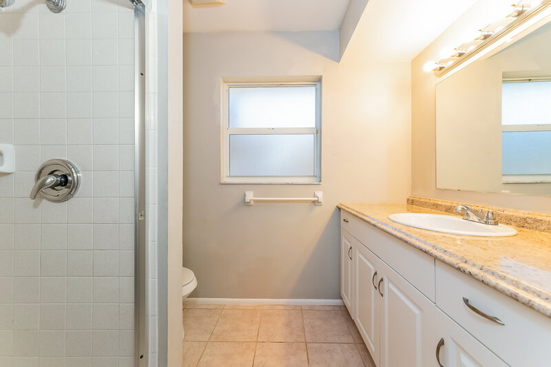 3,070/Mo, 344 Sunnyside Dr Venice, FL 34293 Main Bathroom View