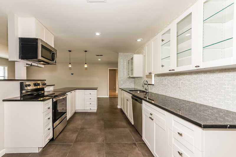 2,525/Mo, 1669 Georgetowne Boulevard Sarasota, FL 34232 Kitchen View